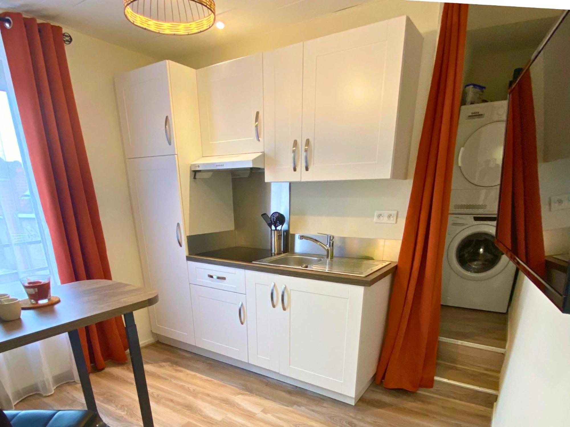 Studio Moderne Et Tout Equipe Au Coeur De Bourbourg - Gare A Proximite Exteriér fotografie
